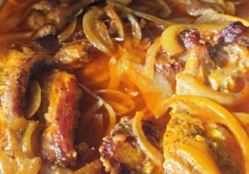 Przekładam na noc, a później zapiekam w sosie. Po tę karkówkę ustawiają się kolejki