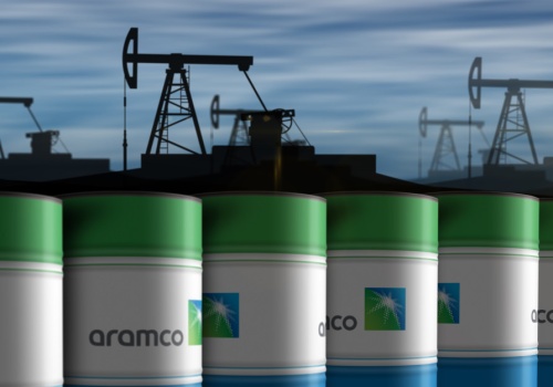 Największa spółka naftowa na świecie mocno podnosi ceny ropy. Decyzja uderzy też w Polskę