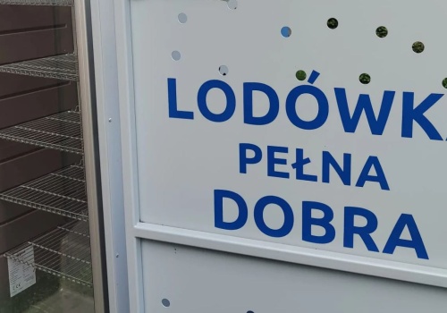 Jedzenie po świętach zamiast do kosza. Lista lodówek społecznych w Krakowie