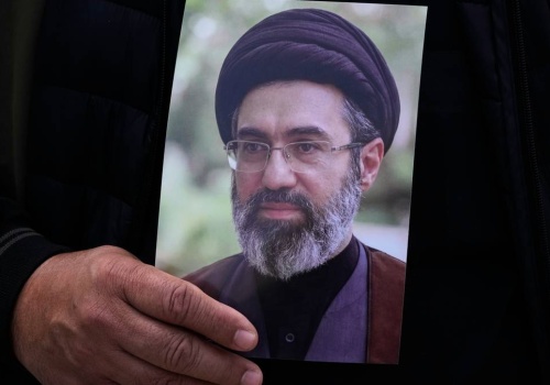 Kto rządzi Iranem? Nowe informacje o stanie zdrowia Chameneiego