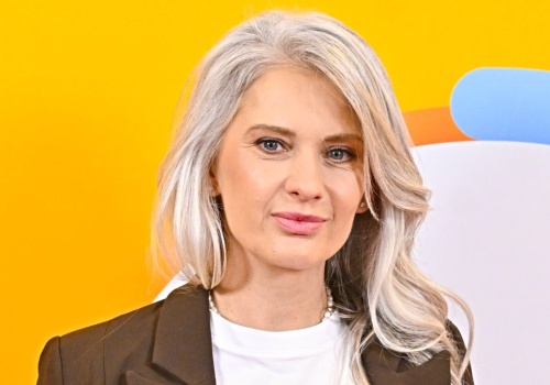 Justyna Adamska przestała farbować włosy po 25 latach. Efekt? Wow!