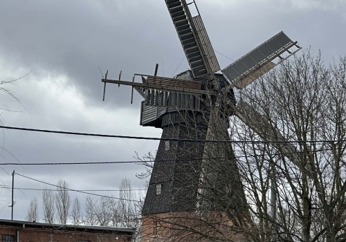 Remont skończył się niedawno, a zabytkowy wiatrak w Tczewie już jest uszkodzony. To wina wiatru