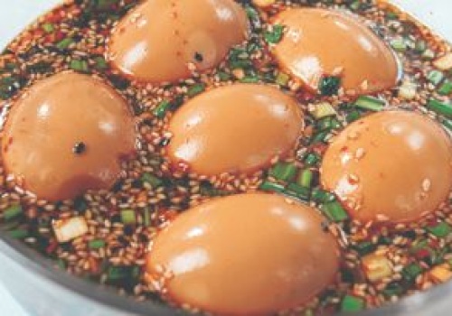 Zalewam jajka i odstawiam. Idealne do ryżu, zupy i makaronu