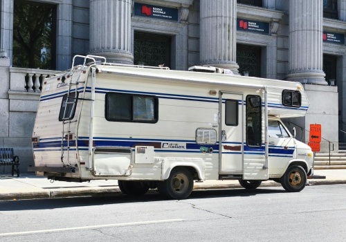 Kamper zamiast kredytu hipotecznego? Polacy coraz częściej wybierają życie na kółkach