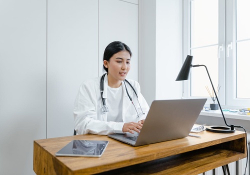 Pacjenci coraz ostrożniejsi wobec AI w medycynie. Nowe badanie pokazuje spadek zaufania