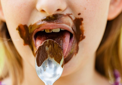 Twoje dziecko przesadziło z czekoladą. Sprawdź, co zrobić po słodkich świętach