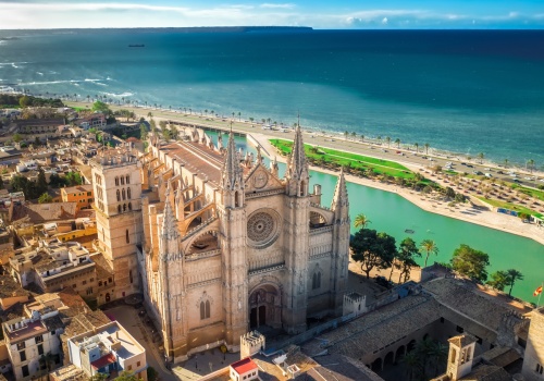 Wycieczka na Majorkę z Warszawy za 559 PLN 🌤️⛱️ Loty i noclegi w hotelu przy plaży 👙🌊