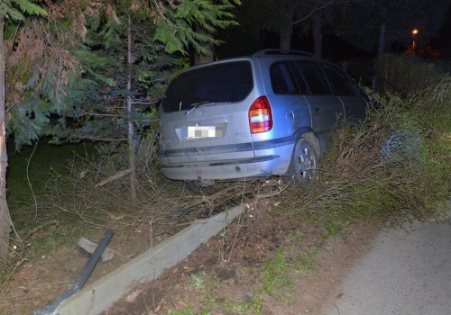 Pijany 16-latek rozbił auto na ogrodzeniu w Rzeszowie!