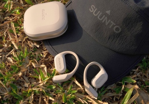 Nowe słuchawki Suunto Spark mierzą zmęczenie szyi. Nie wypadają z uszu