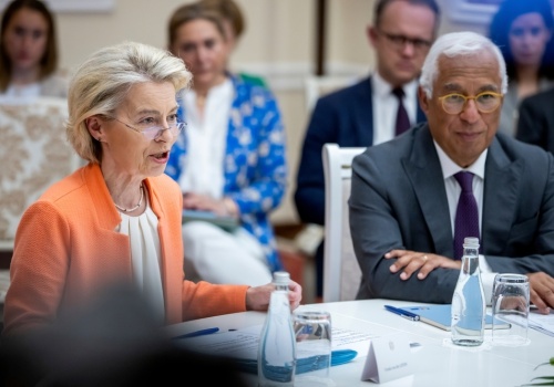 UE z zadowoleniem przyjmuje zawieszenie broni między USA a Iranem, ale wzywa do trwałego rozwiązania dyplomatycznego: 