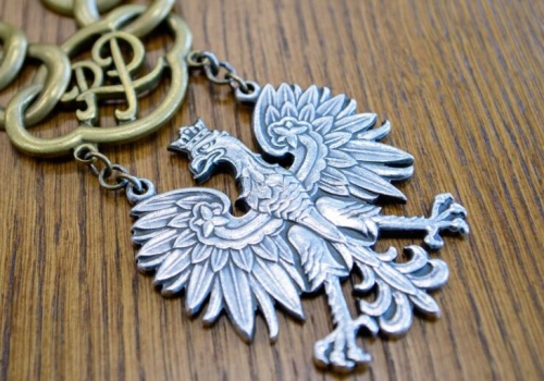 Sieradz: nauczyciel miał oferować niepełnoletniemu narkotyki w zamian za intymne spotkania. Grozi mu do 20 lat więzienia