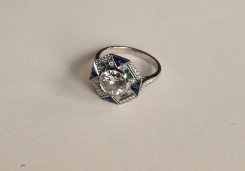 Tak srebro czyściła moja babcia. Wystarczy jeden produkt z łazienki. Biżuteria odzyska blask