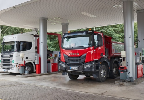 Paliwo drożeje błyskawicznie, tanieje powoli. Przewoźnicy: „To dopiero początek”