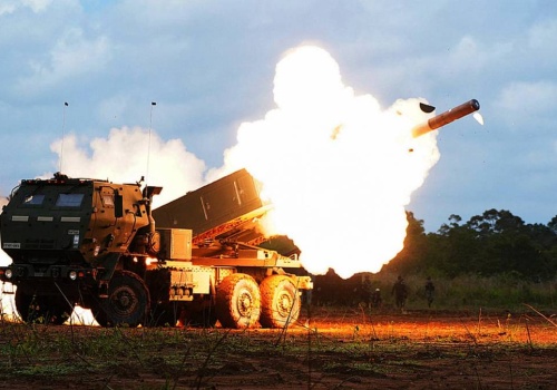 Duże zakupy rządu Orbana w USA. Dotyczą m.in. systemów HIMARS i ropy naftowej