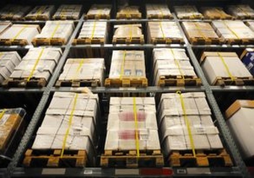 Więzienie za oszustwo na palety z ubraniami. Straty sięgają 10 tys. zł