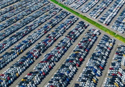 Tłumy w polskich salonach, a „Kowalscy” z rekordem. Te modele królują na początku 2026 roku