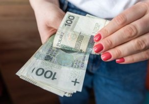 Coraz więcej Polaków bierze drugi etat. 