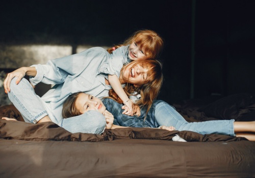 Szukasz mądrej rozrywki dla rodziny? Te audiobooki to prawdziwy hit dla osób w każdym wieku