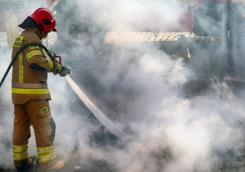 Pożar hali magazynowej w Łomnej pod Warszawą