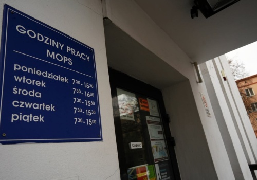 To już koniec MOPS, jaki znasz od lat. W wielu polskich gminach wchodzi nowy system