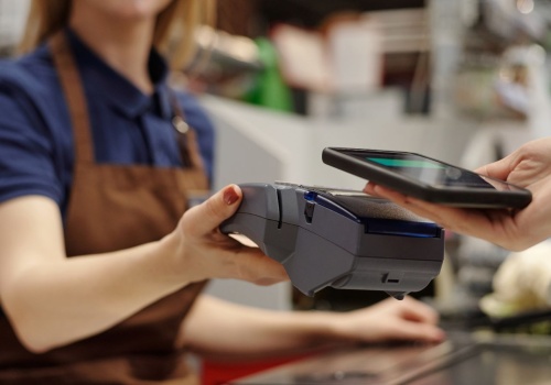 Przez 2 miesiące zbierała paragony po klientach. Kasjerka wyciągnęła z kasy majątek