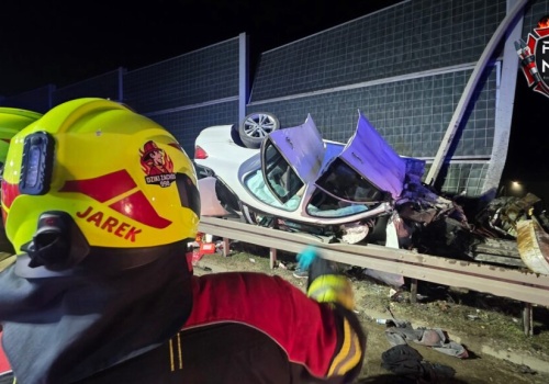 Nocny wypadek pod Warszawą. Samochód roztrzaskał się na węźle Konotopa