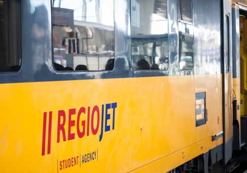 RegioJet wycofuje się. Tyle płacą konduktorom w Polsce