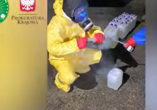 Narkotykowa fabryka w dawnej stadninie. Służby uderzyły bez ostrzeżenia – miliony w grze