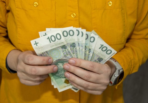 2333 zł dla każdego Polaka? Ten pomysł miał wywrócić system. Sejm podjął decyzję