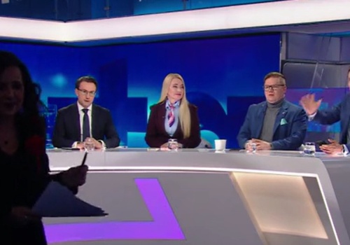 Poseł PiS parodiował ślubowanie. Prowadząca wyszła. 