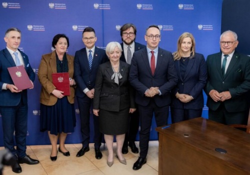 Piotrków i region podpisały umowy na modernizację dróg. Koszt inwestycji to przeszło 28 milionów złotych!