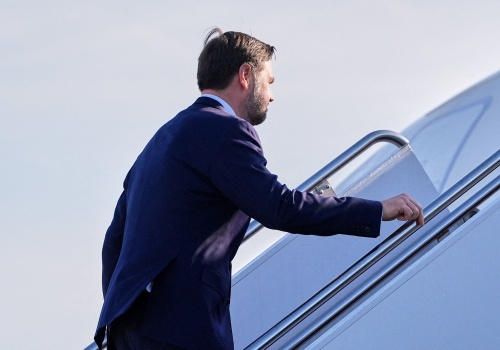 Nie próbujcie z nami pogrywać, ostrzega J. D. Vance. Iran stawia dwa warunki