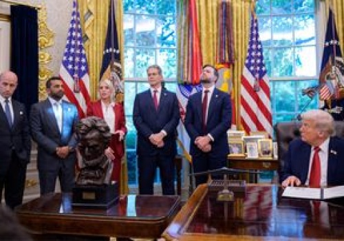 Trump obiecuje ułaskawienia swoim ludziom. Obawy ekspertów rosną