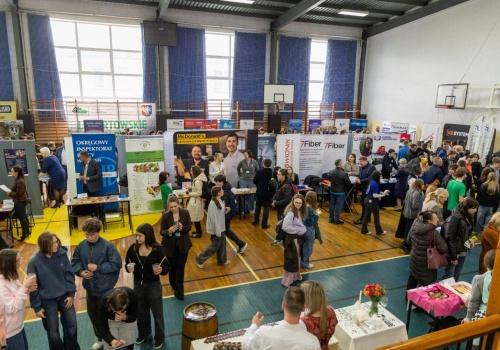 Targi w Lubartowie: Mieszkańcy szukali nowej ścieżki zawodowej, uczniowie kontynuacji kształcenia