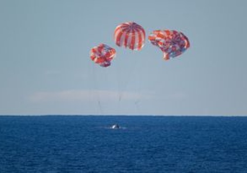 Działo się w nocy. Astronauci są już bezpieczni na ziemi