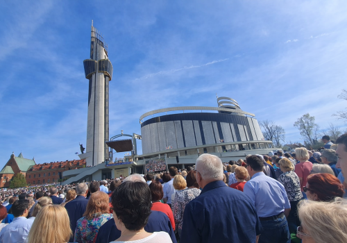 Uroczystości w Łagiewnikach. Duże zmiany w ruchu i komunikacji miejskiej w weekend