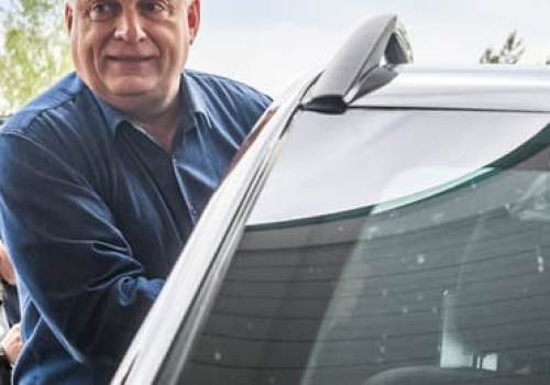 Orbán walczy do końca. Czy Węgrom uda się odspawać go od władzy?