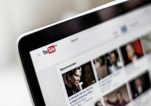Absurdalne reklamy na YouTube. Błąd systemu czy badanie naszej cierpliwości?