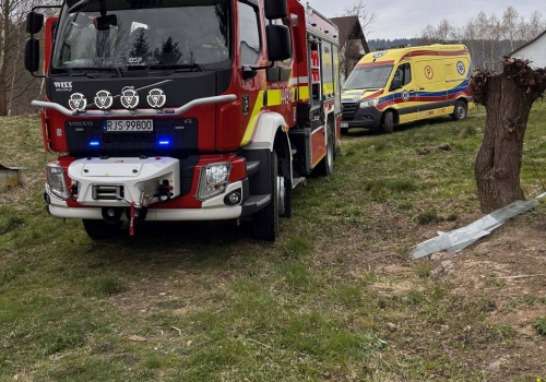 Tragiczny piątek. Strażacy otworzyli drzwi, znaleźli ciało w mieszkaniu