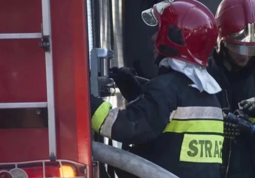 Z ostatniej chwili! Wybuch gazu i pożar w pobliżu Ciechanowa. Mężczyzna trafił do szpitala