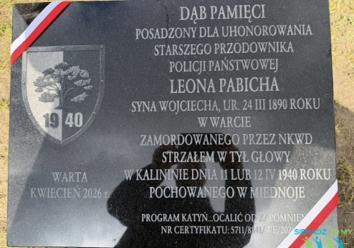 Dęby Pamięci w powiecie sieradzkim. Żywy hołd dla policjantów zamordowanych w Katyniu