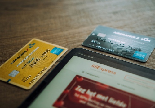 „Wiemy, do kogo idziemy po pieniądze i nie są to polskie firmy.” Rząd chce opodatkować globalne platformy