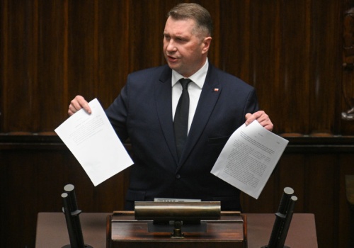 960 mln zł dla NFZ. PiS złożył w Sejmie projekt ustawy