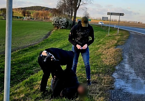 Szokujące zatrzymanie przy „ósemce”! Recydywista wpadł z narkotykami wartymi fortunę
