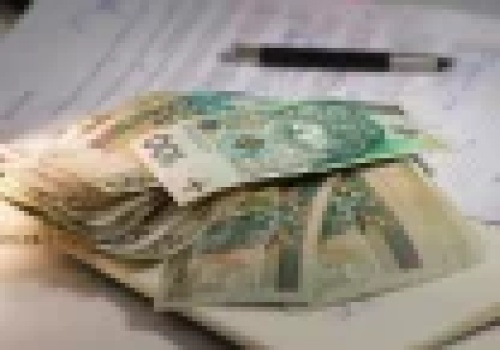 Polski rząd już oficjalnie zaleca trzymanie gotówki w domu