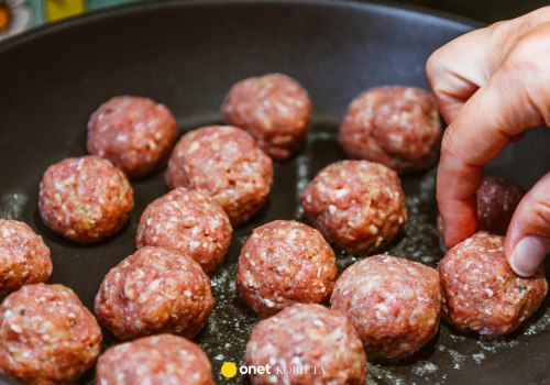 Sekretny składnik soczystych klopsików. Zapomnij o jajku i chlebie
