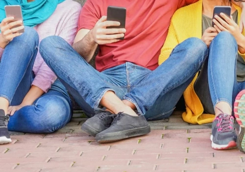 Gorący spór o wygląd uczniów. Projekt ustawy wywołał dyskusję