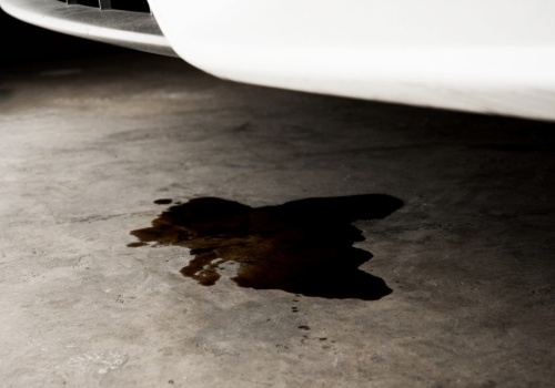 Wyciek spod auta? Zanim wydasz fortunę, połóż karton. Diagnoza w kilka minut