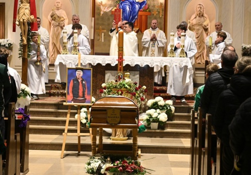 Tłum pożegnał Jacka Magierę. Przejmujące sceny w kościele