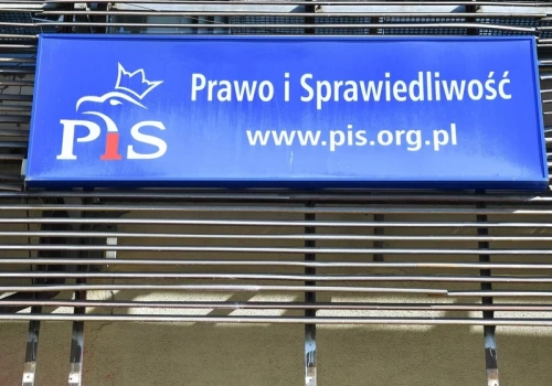 Plany Morawieckiego pokrzyżowane? Nieoficjalne doniesienia z narady kierownictwa PiS